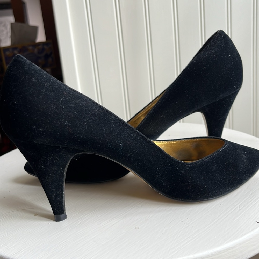 Vintage late 80's early 90's Touch of Nina Black Velvet Pumps Sz 7